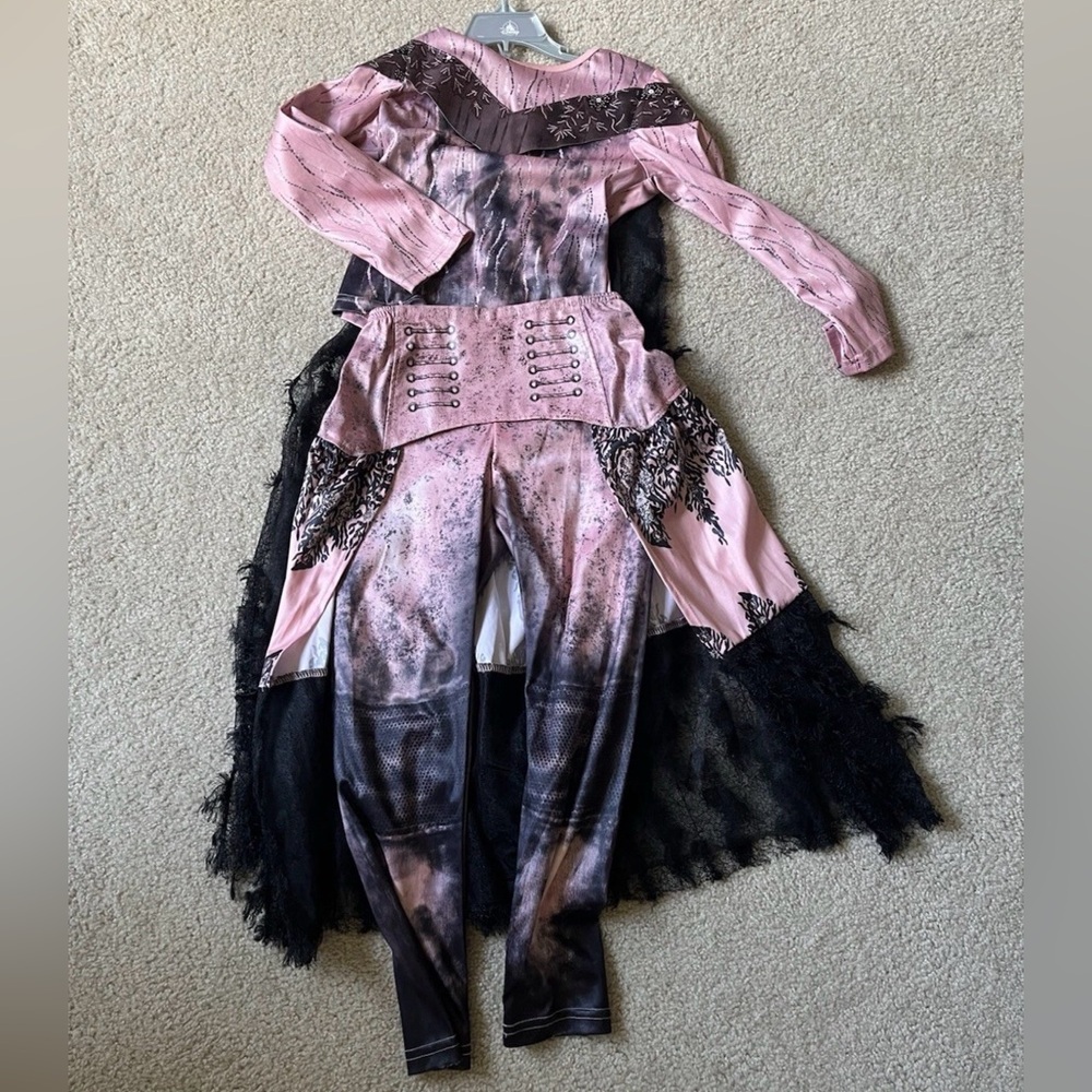 Disney Store Audrey Descendants Costume size 7/8